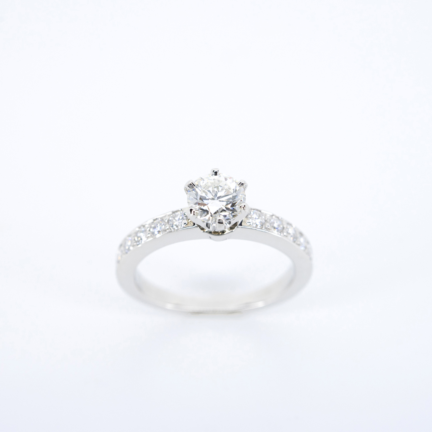 แหวน Tiffany & Co. The Tiffany Setting Solitaire ring with a Pave Diamond Band Platinum950 with 0.54carat H VVS2 diamond ไซส์ 49# (Used) +กล่องและใบเซอร์