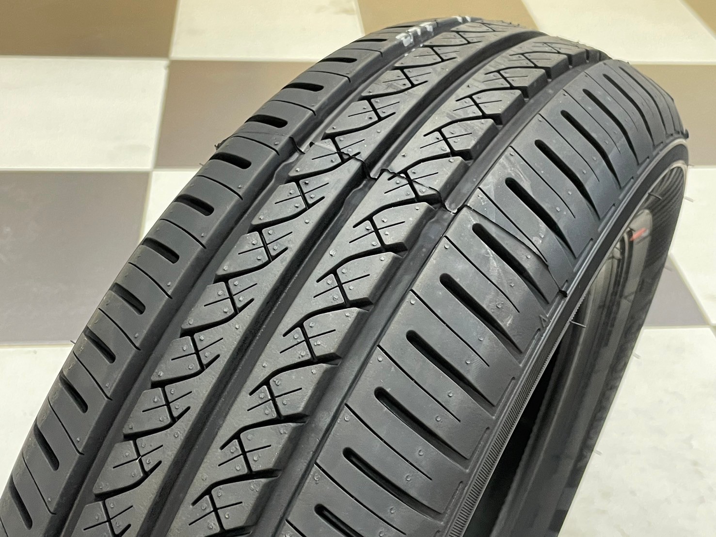 ยางใหม่โยโกฮาม่า YOKOHAMA A.Drive AA01 195/65R15 ยางใหม่ปี2024
