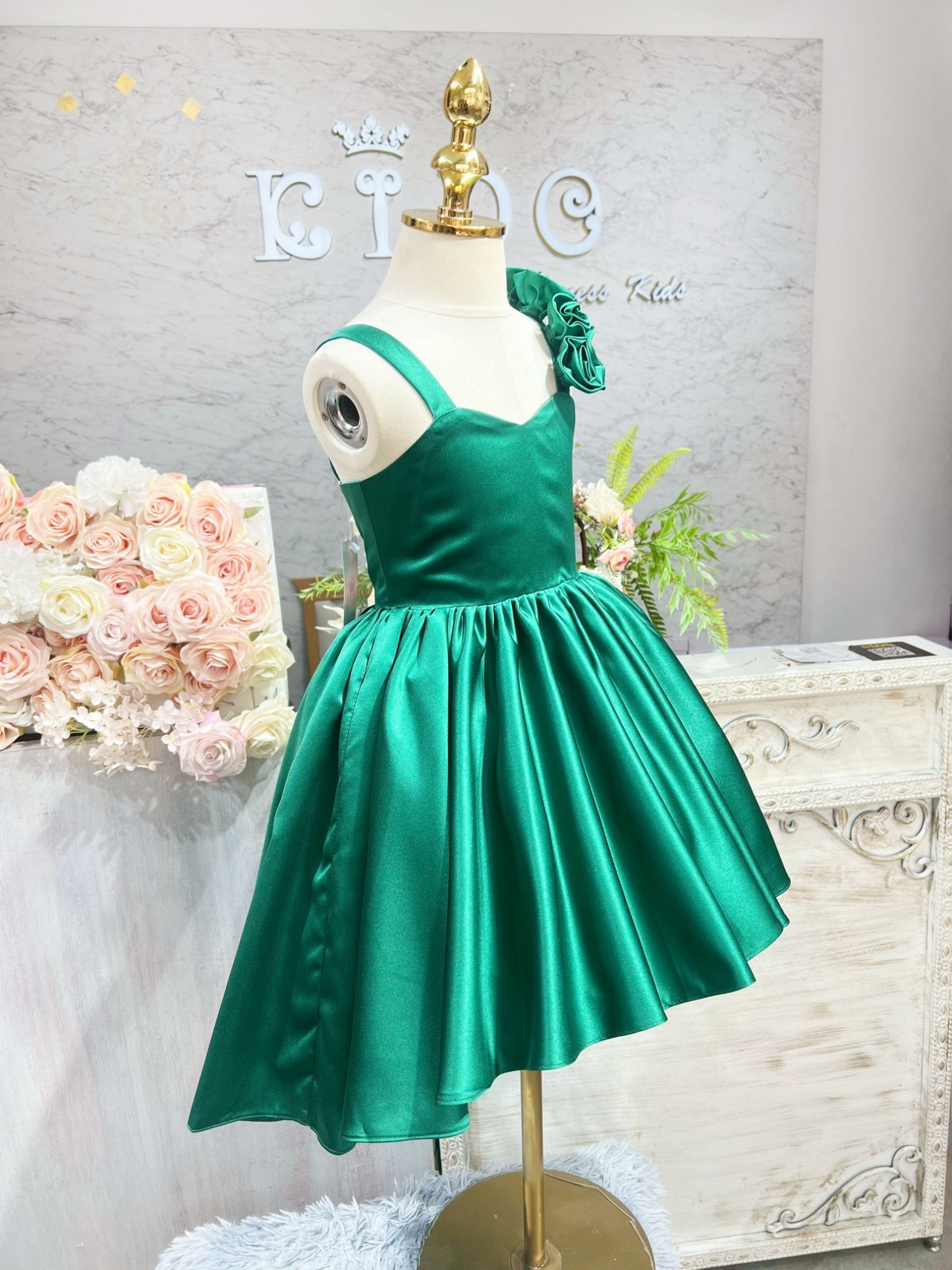 Sชุดราตรีเด็ก ชุดเจ้าหญิง (*หน้าร้านอยู่รัชดา*)W19205 สีเขียว ขาว กระโปรงหน้าสั้นหลังยาว สายเดี่ยว สวยน่ารักมาก