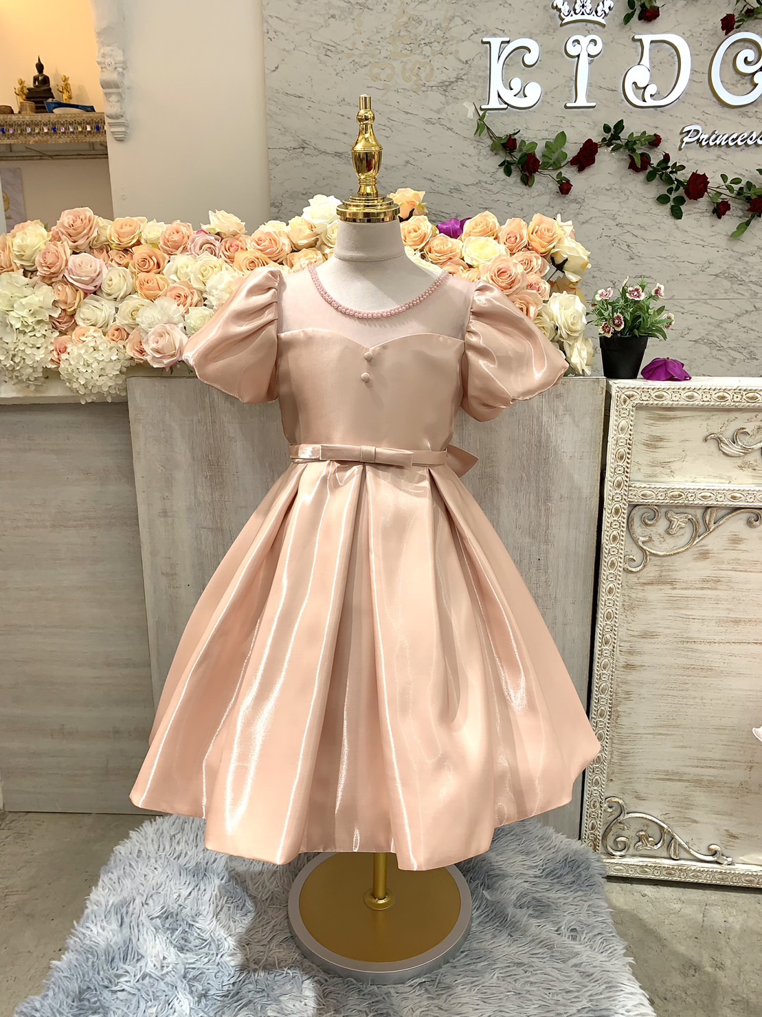 ชุดราตรีเด็ก(หน้าร้านอยู่รัชดา ลองได้ถ่ายรูปจากชุดจริง)B272 สีชมพู กระโปรงสั้น แขนตุ๊กตา ประดับคลิสตัลล้อมคอ น่ารักๆ