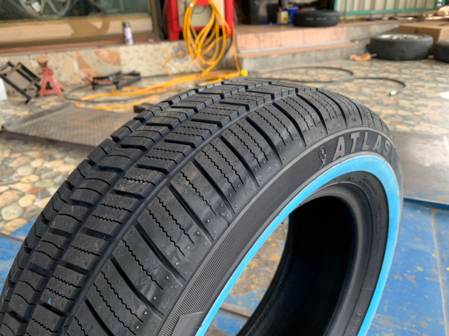ยางขอบขาวแท้ Atlas Tires 185/60R13