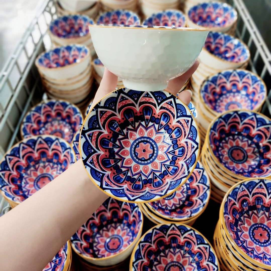 ถ้วยเซรามิคเนื้อดี คละลาย ขนาด 4.5 นิ้ว ฟรีสติ๊กเกอร์ป้ายชื่อ