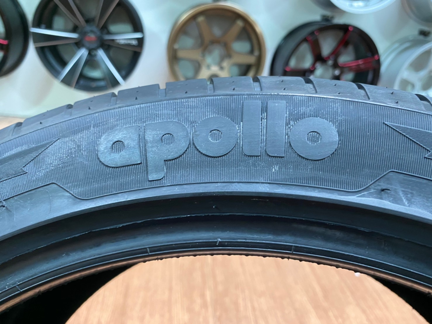 Apollo 245/40R19 Aspire4G ยางใหม่ปี2020 จัดส่งฟรีทั่วประเทศ พร้อมติดตั้งที่ร้านฟรี