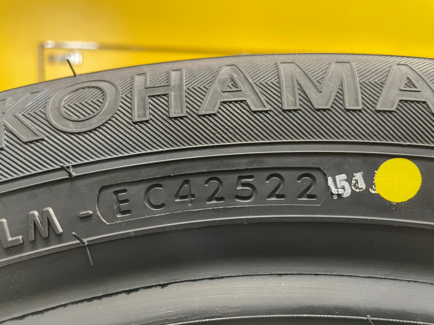 ยางใหม่YOKOHAMA ADVAN DB E70 215/55R17 ยางสมรรถนะสูง คุณภาพดี นุ่มเงียบ ยางใหม่ปี2022