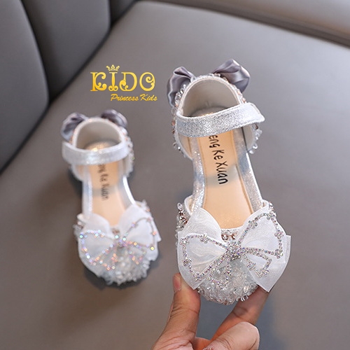 รองเท้าออกงานเด็ก(หน้าร้านอยู่รัชดา ลองได้)H102สีเงิน แต่งโบว์ผ้าแก้วติดเพชรและโบว์หลัง เปิดข้าง สวย ใส่สบาย