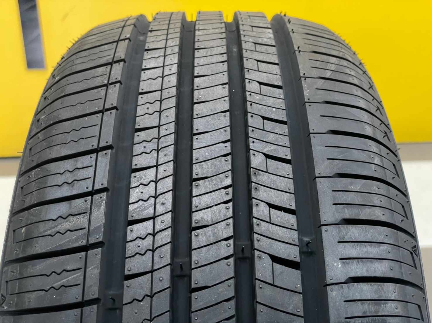 ยางใหม่AUSTONE SP602 195/50R15 ยางผลิตไทย คุ้มค่ารับประกันบาดบวมเบียดตำ365วันเคลมฟรี