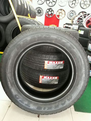 ลดราคาพิเศษยางใหม่ปี15 Maxxis HT-770 ขนาด255/60R18