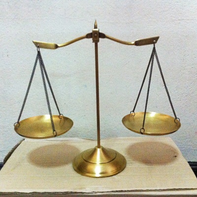ตาชั่งทองเหลือง 9 นิ้ว ตราชู