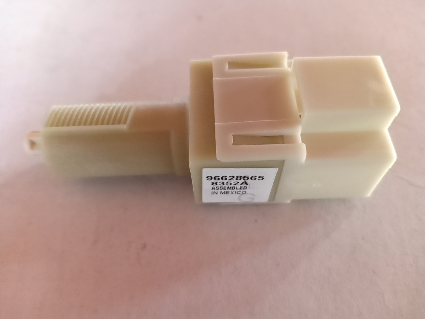 สวิทช์ไฟเบรค (แท้ GM) CAPTIVA