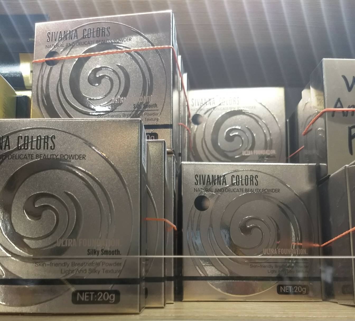 Sivanna ultra foundation Natural and Delicate powder HF689 แป้งผสมรองพื้น ไม่หนักหน้า คุมมันไม่เป็นคราบ