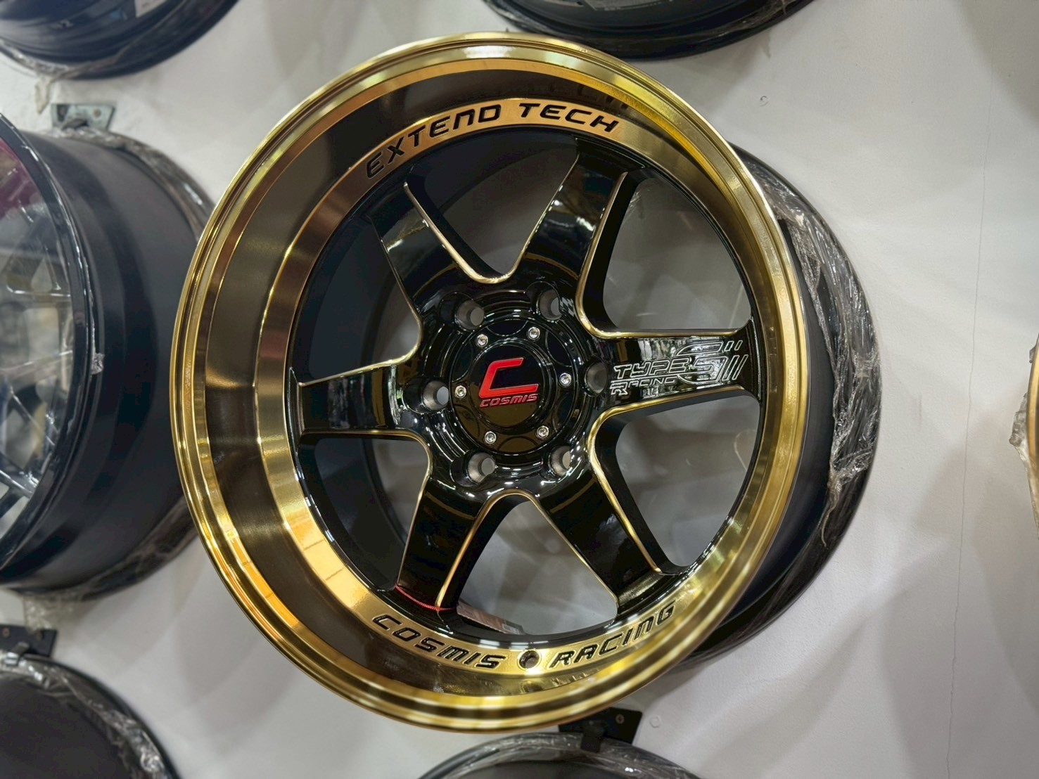 “Cosmis Type G ขอบ 18 9.5 ET22 10.5 ET25 6x139.7 สีดำขอบไดร์ทอง