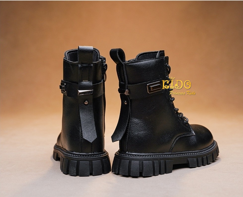 บูทเด็ก(หน้าร้านอยู่รัชดา ลองได้)H166 สีขาว ด้านหน้าร้อยเชือกข้อสั้น แบบเท่ๆ