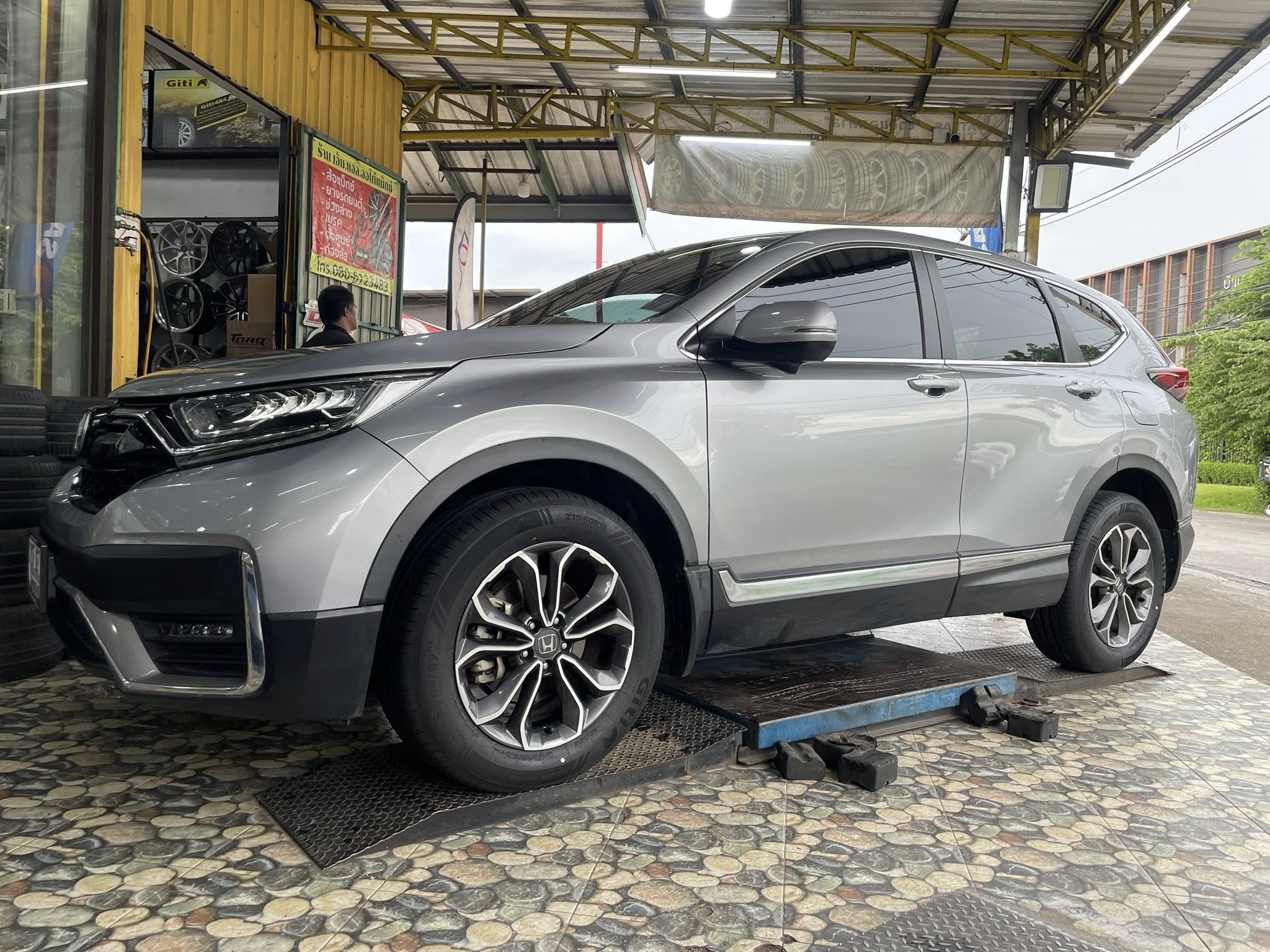 HONDA_CRV🚘 🛞🐘#GITI_SynergyH2_235/60R18