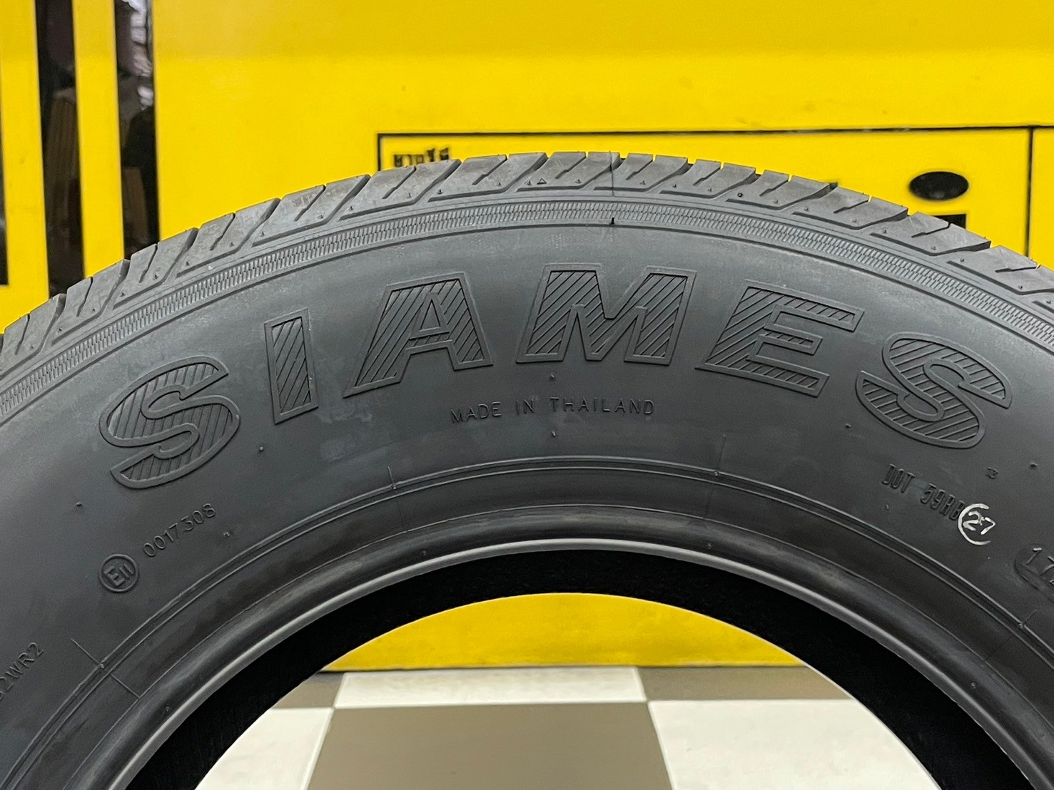 ยางใหม่ 215/70R15 SIAMES VANGO ยางไทย ยางกระบะบรรทุกคุณภาพดี แข็งแกร่งคุณภาพสุดคุ้ม ผ้าใบ8ชั้น ยางใหม่ปี2024