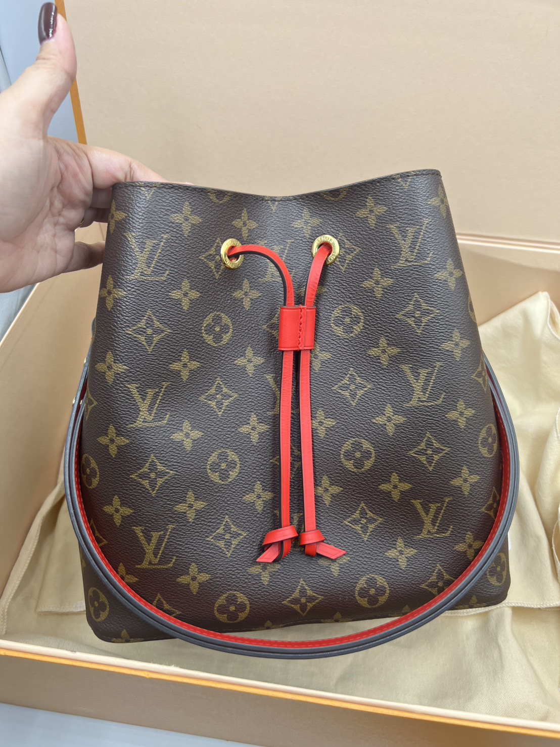 LV neo noe มือสอง สีแดง