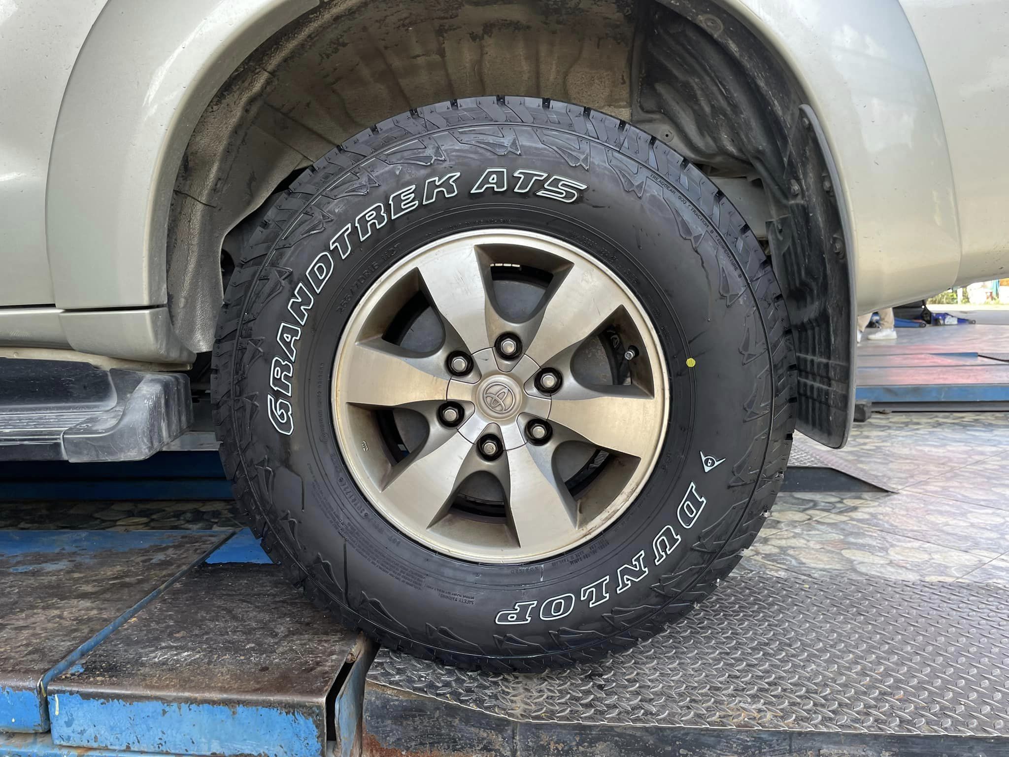 #ยางสายลุย หล่อดุดัน #TOYOTA_FORTUNER เปลี่ยนยาง #DUNLOP_AT5_265/70R16