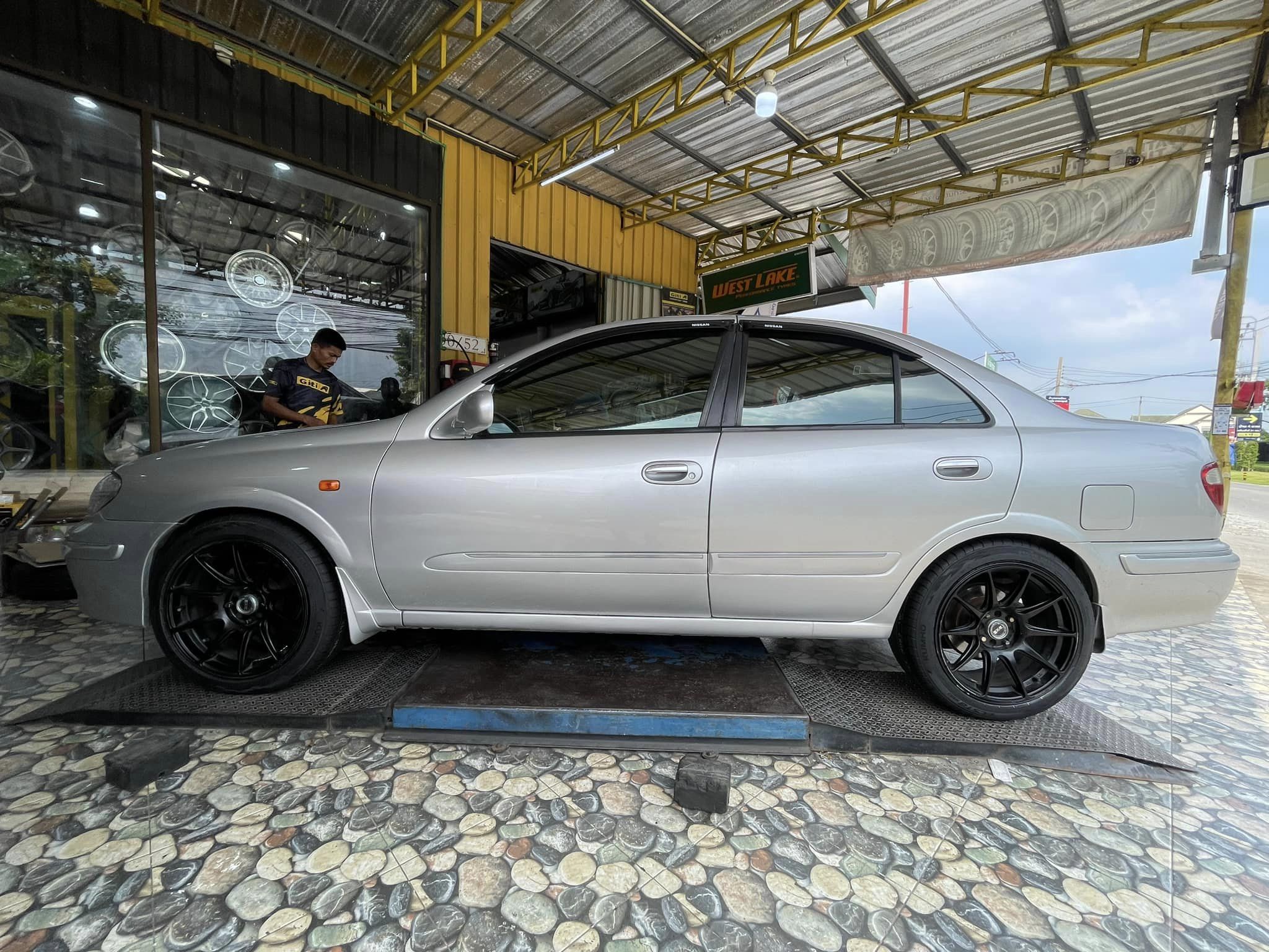🛞 #NISSAN_SUNNY 🚘เปลี่ยนยาง 🛞🐘#KUMHO_HS52_215/45R17