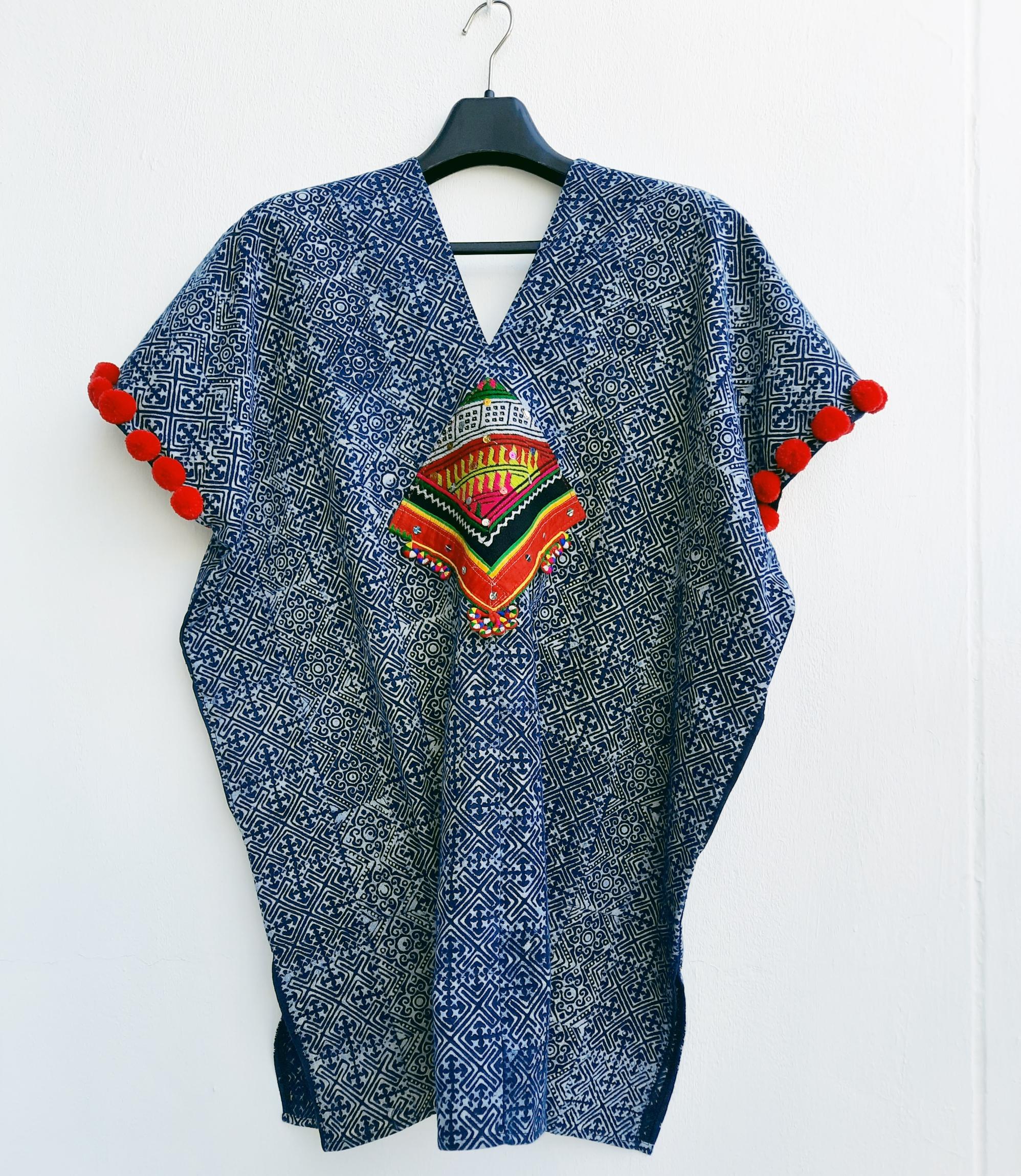 เสื้อ (เดรสสั้น)ลายสวย แต่งผ้าเปียว ติดปอมแดง
