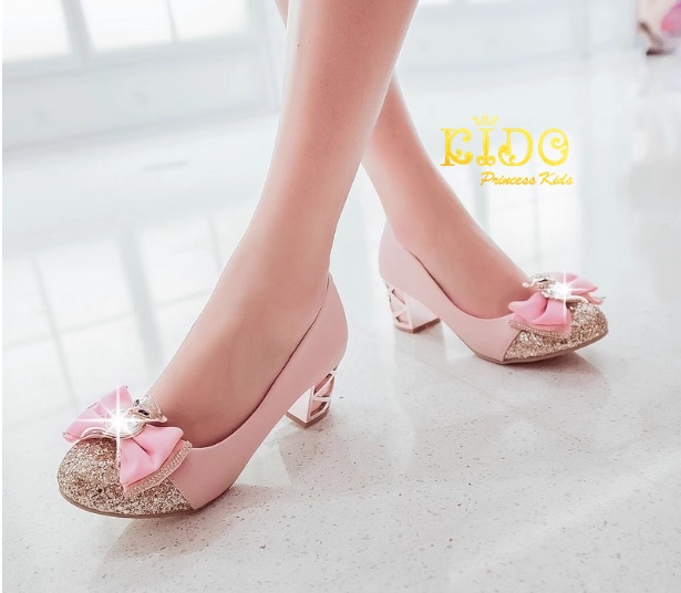 รองเท้าเด็กออกงาน(หน้าร้านอยู่รัชดา ลองได้)H152 สีชมพู หนังเงาสลับวิ้ง ประดับโบว์ สวยหรู
