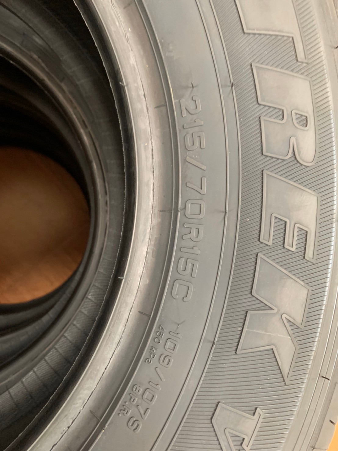 ยางใหม่ปี2020 Dunlop Vantrak v1 215/70R15 ยางกระบะบรรทุกคุณภาพดี