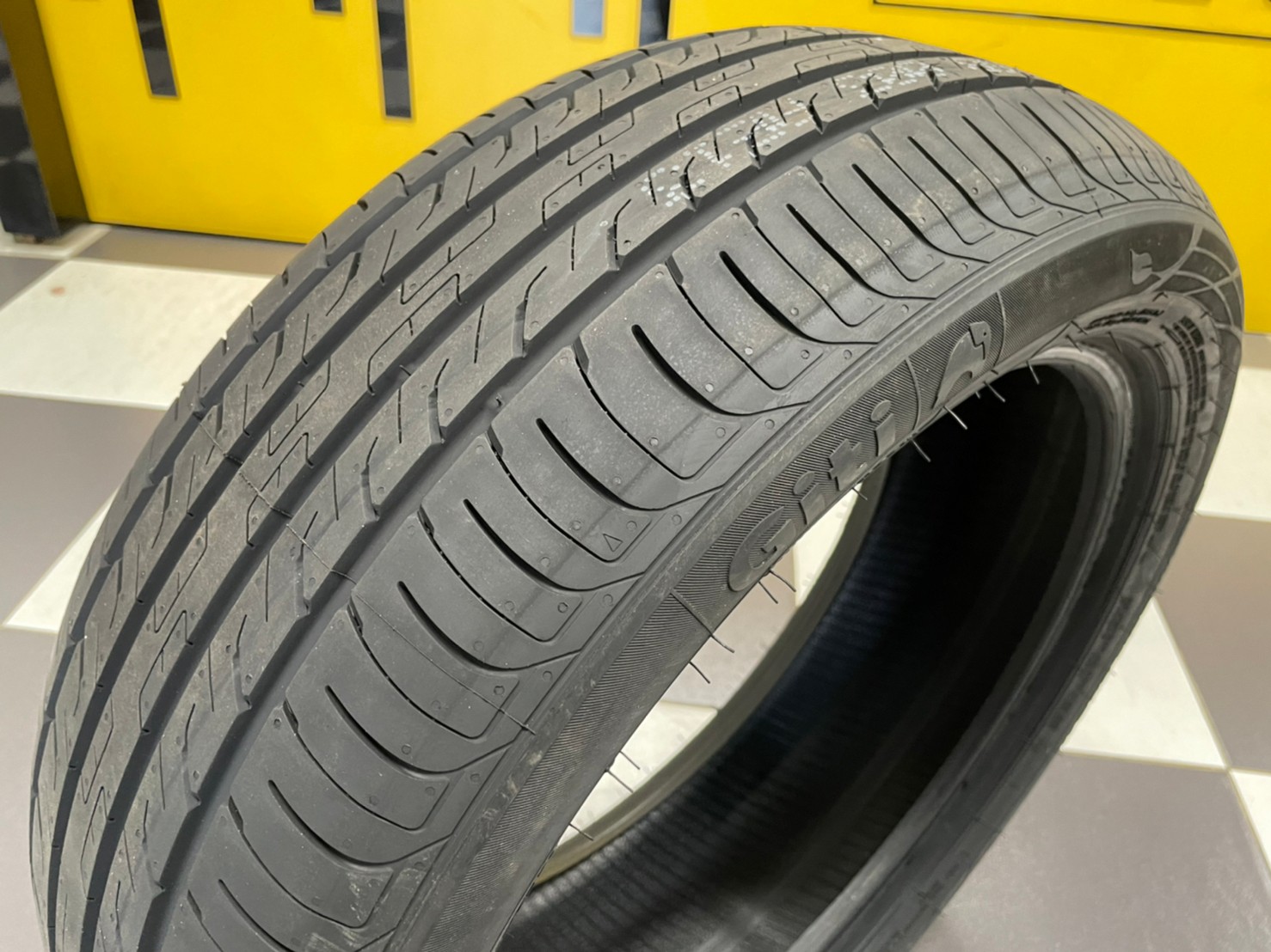 ยางใหม่ GITI Comfort225v1 215/50R18 ยางใหม่ปี2022 ราคาโปรโมชั่นพิเศษ พร้อมติดตั้งฟรี