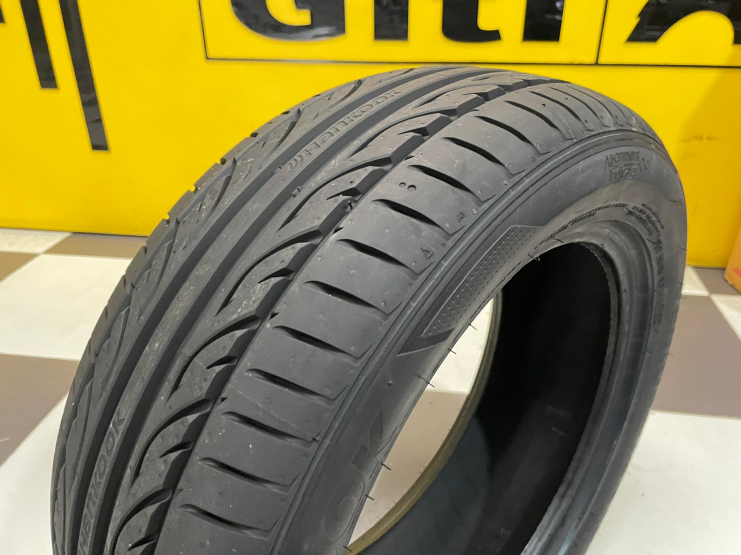 Hankook_Vantus V12 195/55R15 ยางลายซิ่ง ขวัญใจวัยรุ่น