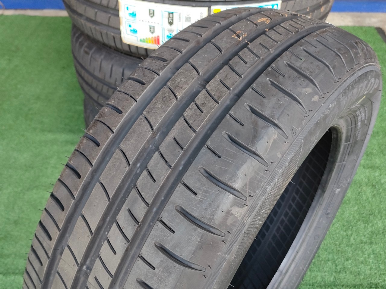 ยางใหม่ดันลอป DUNLOP SP SPORT TOURING R1 195/60R15 ยางใหม่ปี2023 (4เส้น)