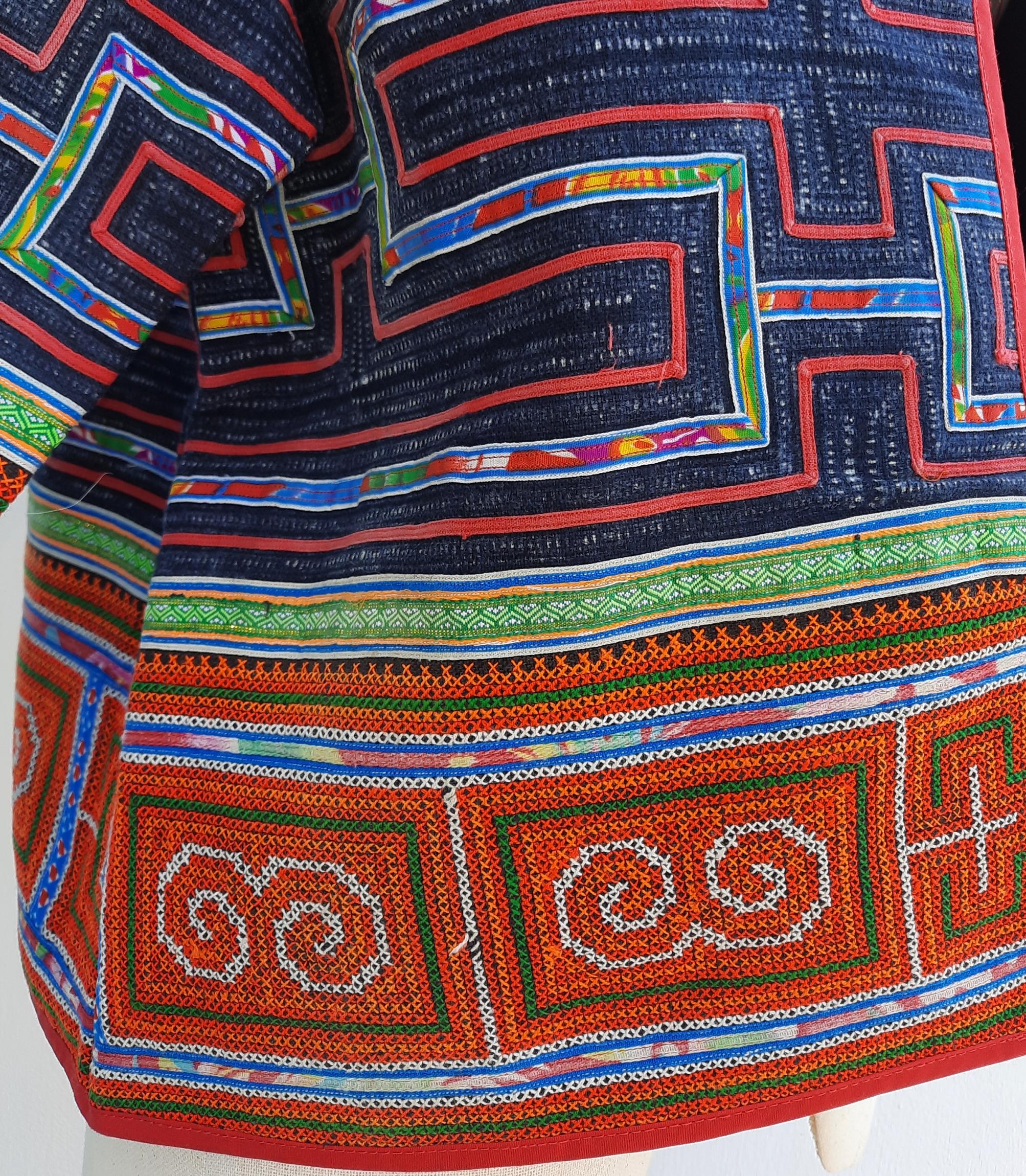 เสื้อคลุมผ้าเชิงส้ม ลายโบราณ