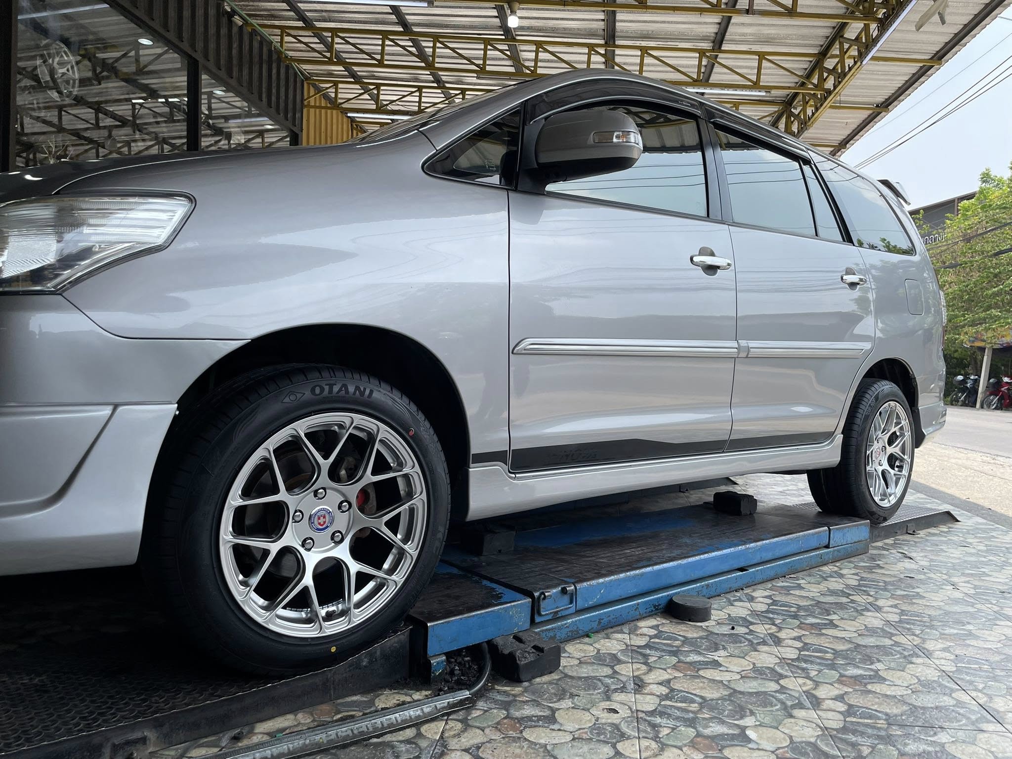 🛞❤️ #TOYOTA_INNOVA🚘❤️💫 🛞🐘#OTANI_EK3000_215/55R17 ❤️ 🛞 #ล้อSSW_HRE242 17X8.5 ET35 5X100HS ❤️ #ผ้าเบรคBrembo F&R #พรีเมียร์ 🛞 #บริการตั้งศูนย์ล้อ🛞