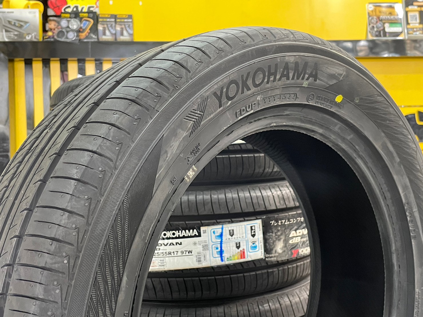 YOKOHAMA ADVAN dB V552 225/55R17 ยางใหม่ปี2022