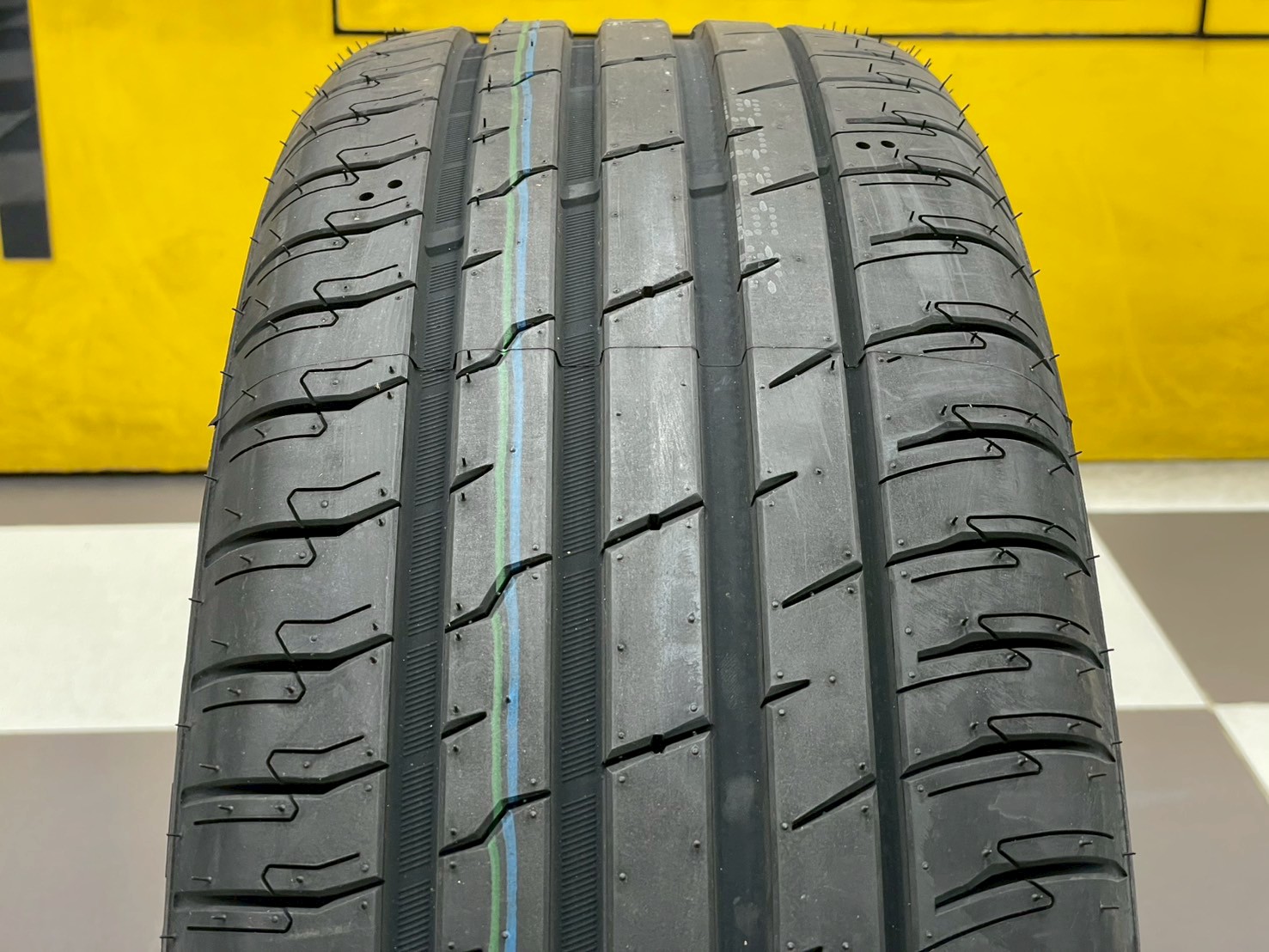 ยาง OTANI KN1000 ขนาด 215/55R18 ยางใหม่ปี2025