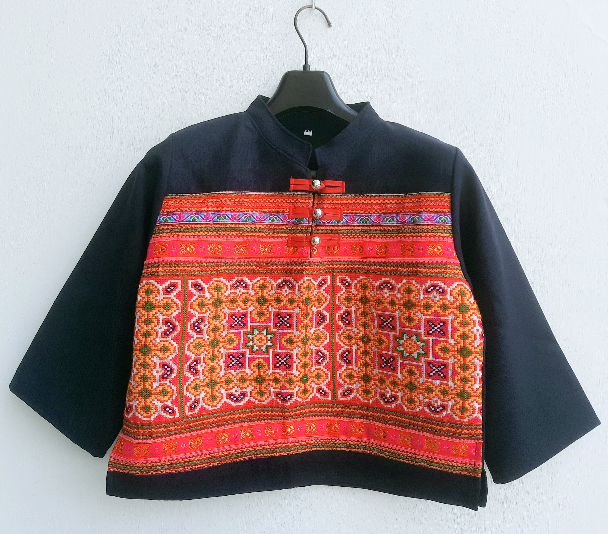 เสื้อผ้าใยกัญชงแขน3ส่วน แต่งผ้าปักลายสวย