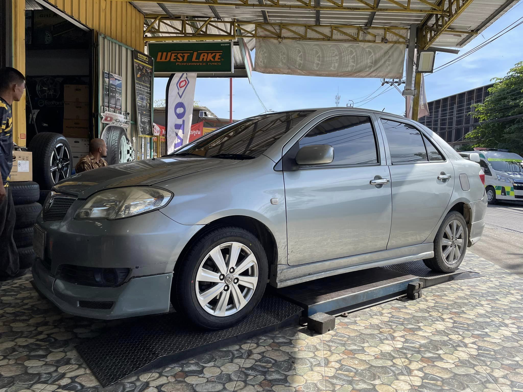 🛞❤️ #TOYOTA_VIOS🚘เปลี่ยนยาง 🛞🐘#DUNLOP_EC300+_185/60R15 ❤️ 🛞 #บริการตั้งศูนย์ล้อ🛠