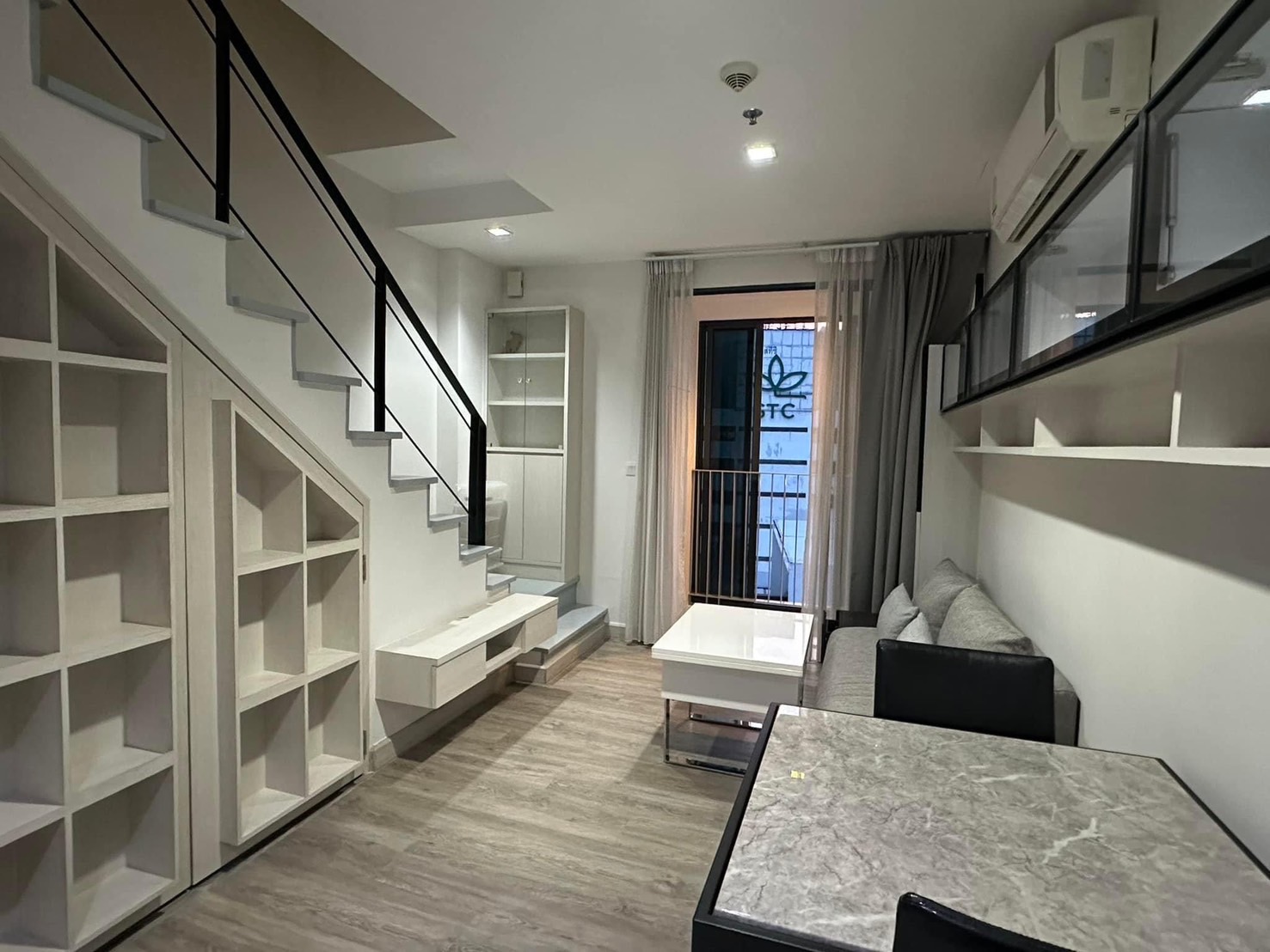 *FOR SALE* IDEO MOBI สาทร ห้องสวย (Duplex 2 ชั้น) ใกล้ BTS กรุงธนบุรี 80 ม.