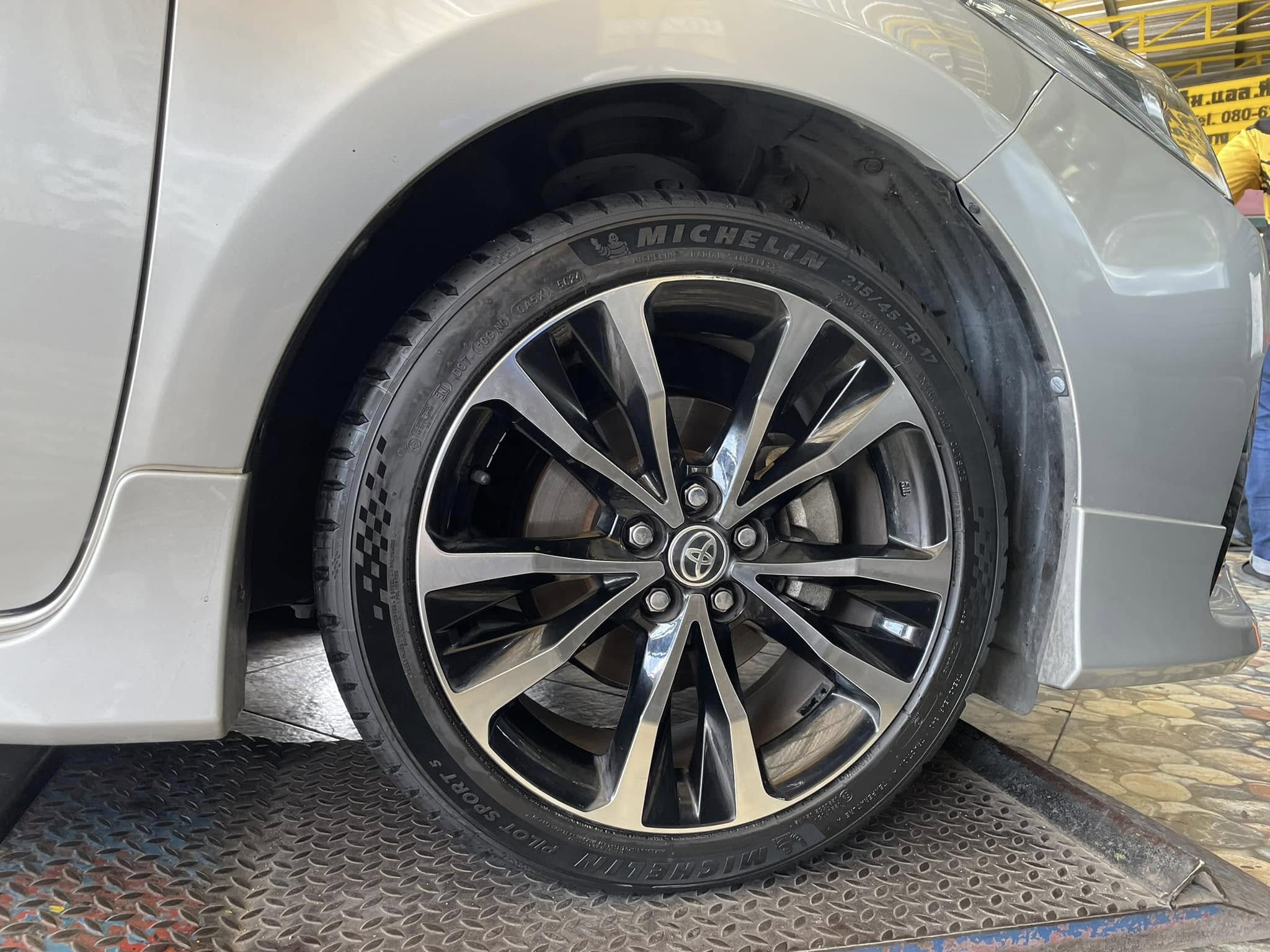 🛞❤️ #TOYOTA_ALTIS 🚘เปลี่ยนยาง 🛞🐘#MICHELIN #PILOT SPORT5 215/45R17
