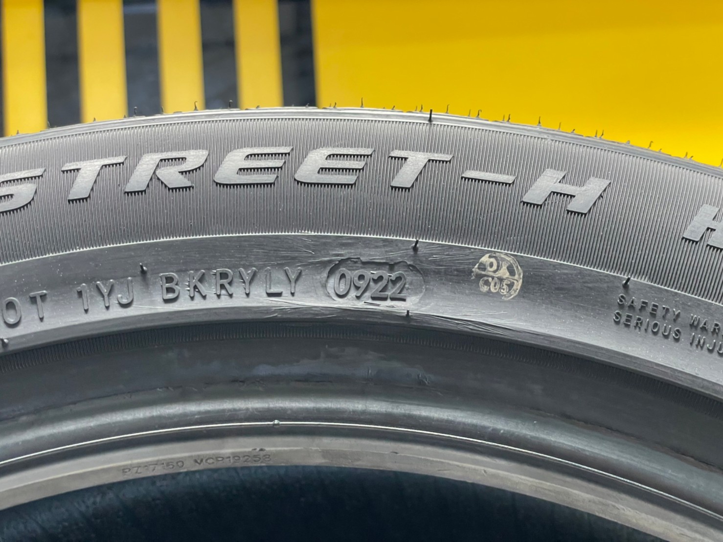 215/55R17 ยางใหม่BLACKHAWK HH11 ยางใหม่ปี2022