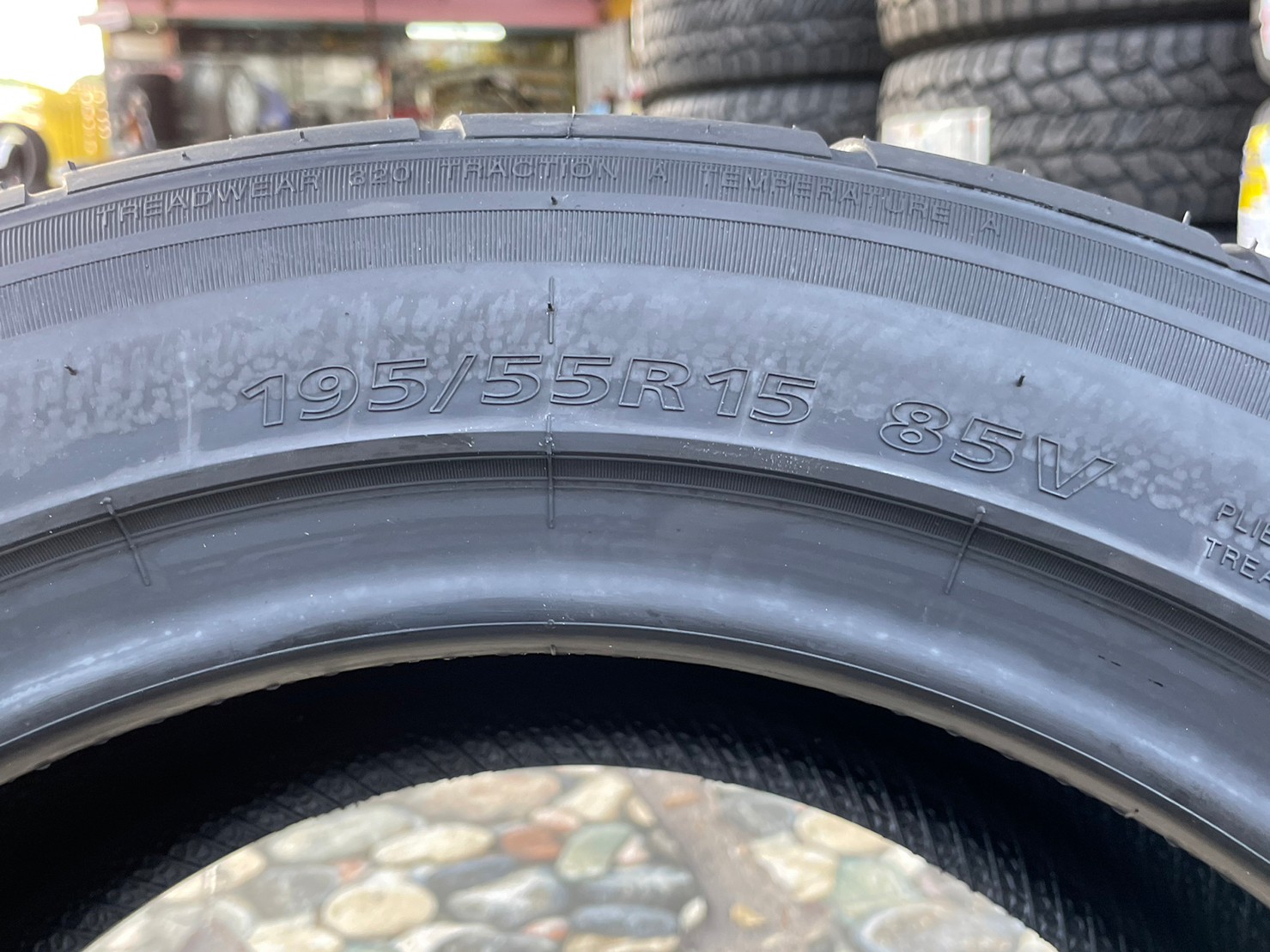 ยางสปอร์ตลายซิ่ง คุณภาพดี Lansail RS009 195/55R15
