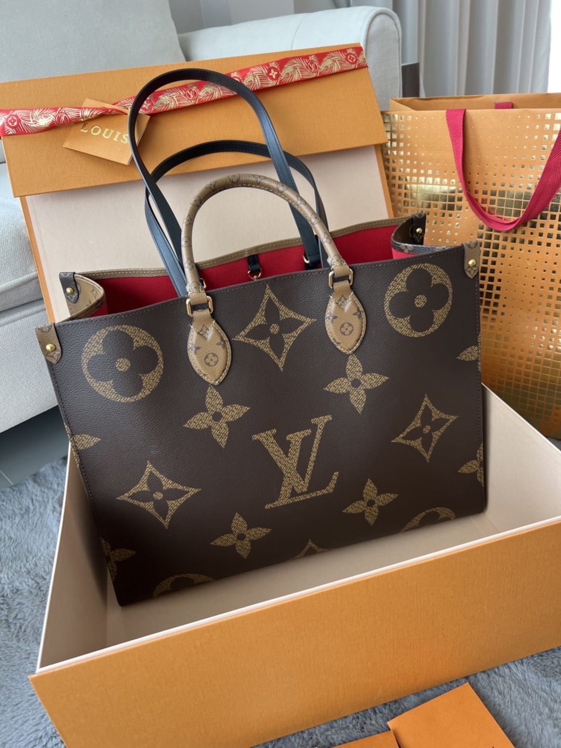 กระเป๋าแบรนด์เนมแท้Louis Vuitton OnTheGo GM Monogram ปี20 มือสอง