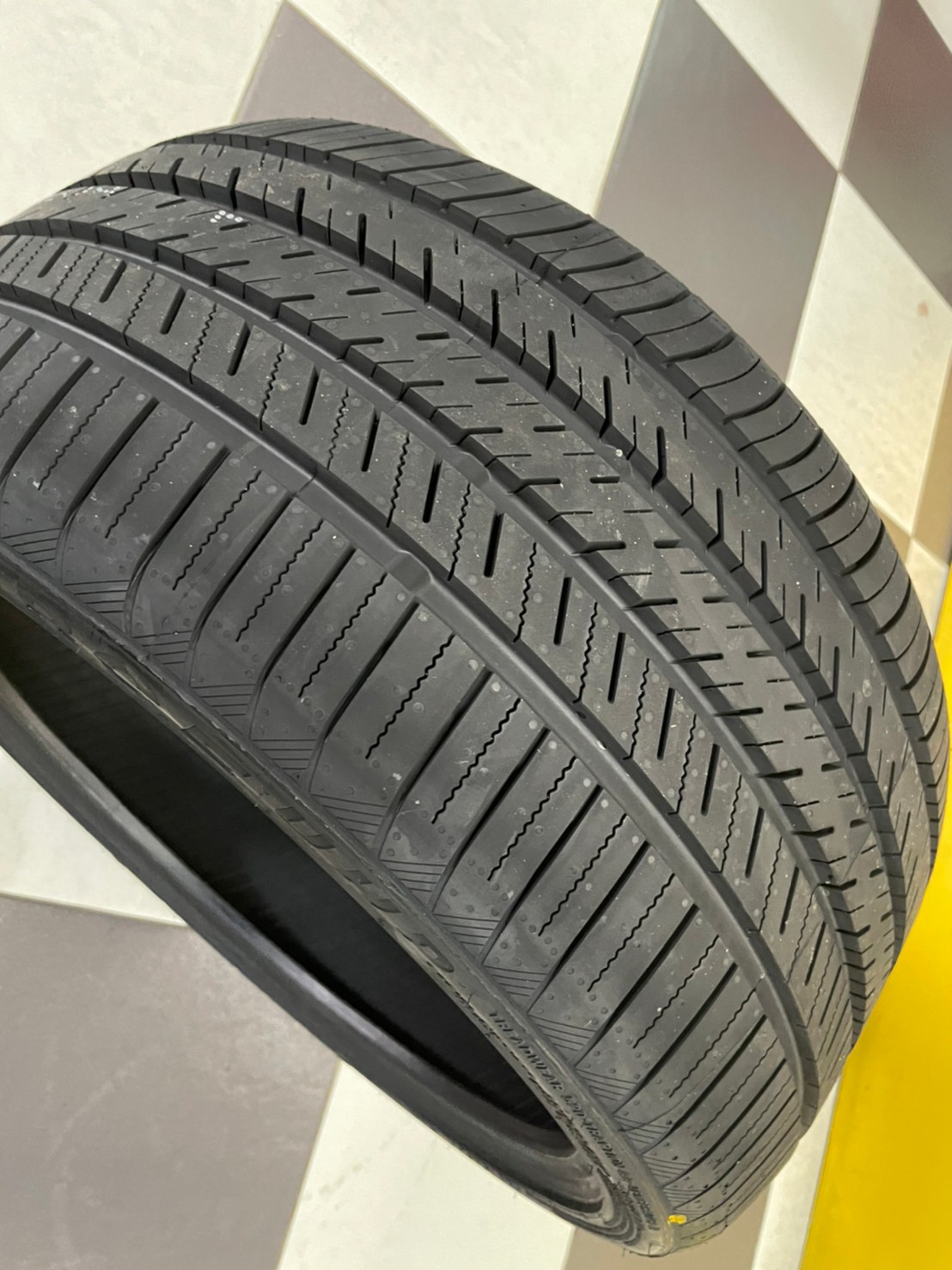 ATLAS FORCE UHP 255/35R18 ยางใหม่ปี 2022
