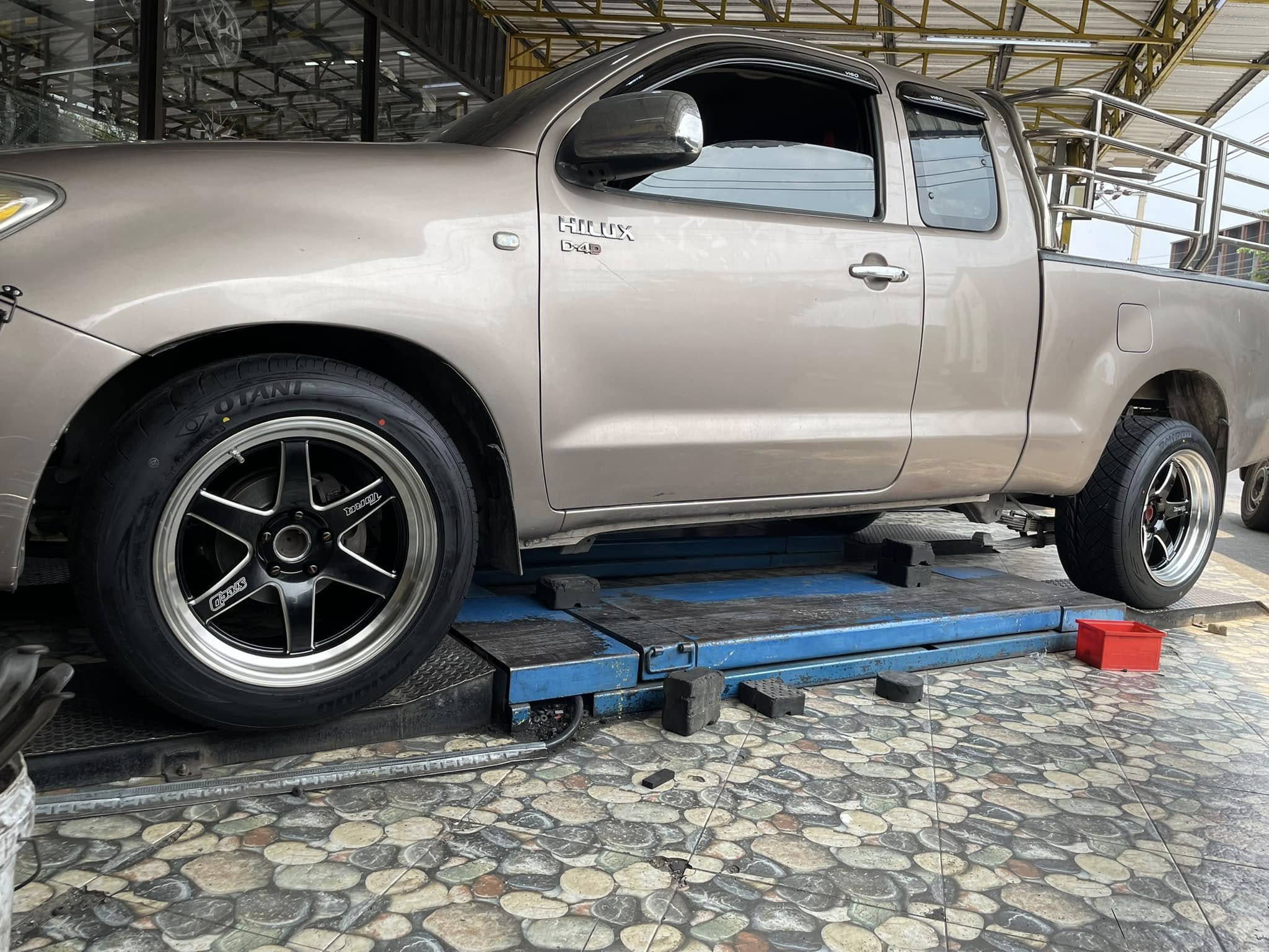 🚘 #TOYOTA_VIGO🛞 #OTANI #BM1000 255/50R18 #ล้อTORQ_D1S 18X9.518X10.5 ET+25 5X114.3 #บริการตั้งศูนย์ล้อ