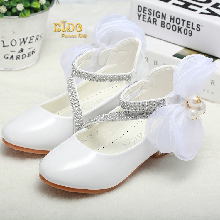 รองเท้าเด็ก*มีหน้าร้านอยู่รัชดา ลองได้ เปลี่ยนได้ *H064สีขาว หนังแก้ว มีดอกไม้พร้อมมุกประดับตรงข้อเท้า สวยน่ารักมากคะ