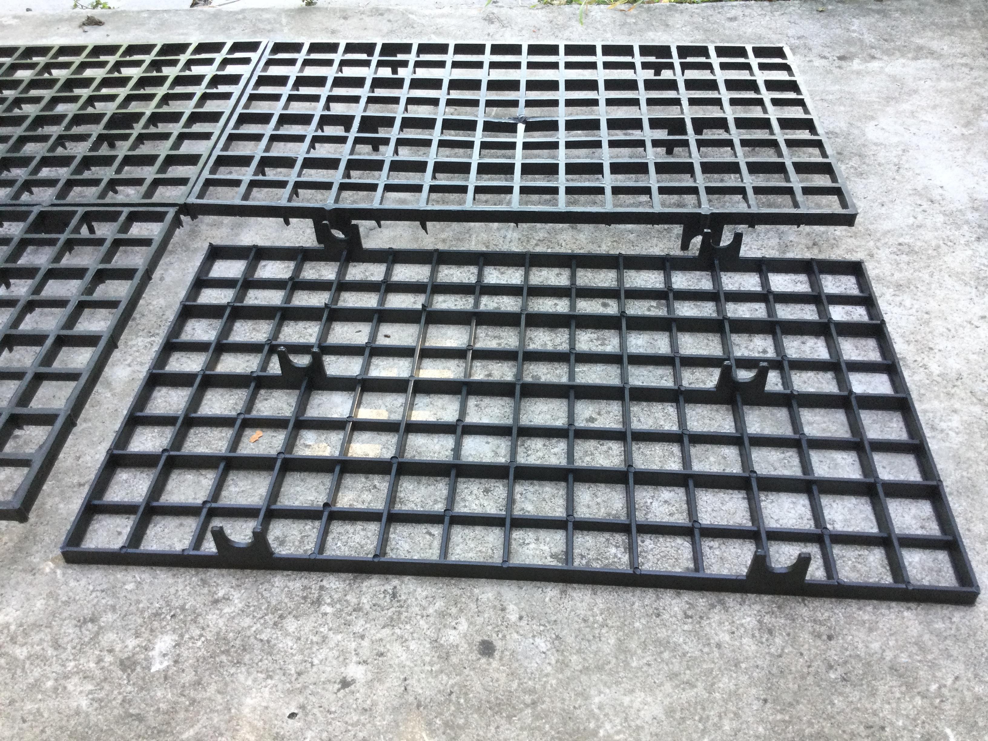 ตะแกรงพลาสติก ขนาด 1x1 นิ้ว 112 ช่อง / อัน