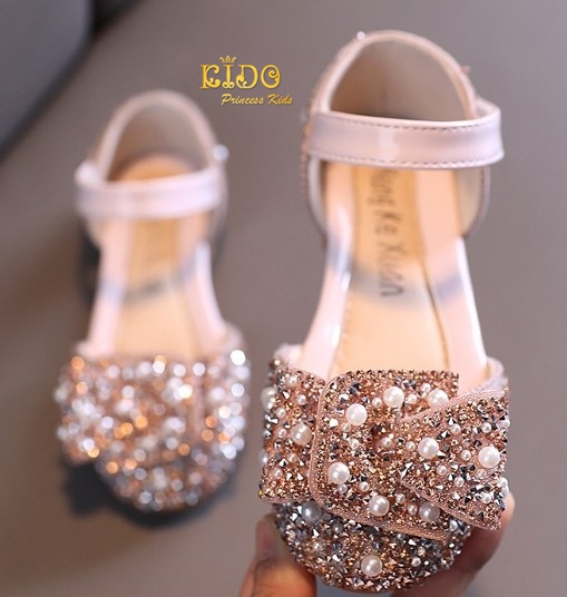 รองเท้าเด็ก(หน้าร้านอยู่รัชดา ลองได้)H043 สีชมพู เข็มขัดประดับมุก ทรงเปิดข้าง น่ารักมากๆคะ