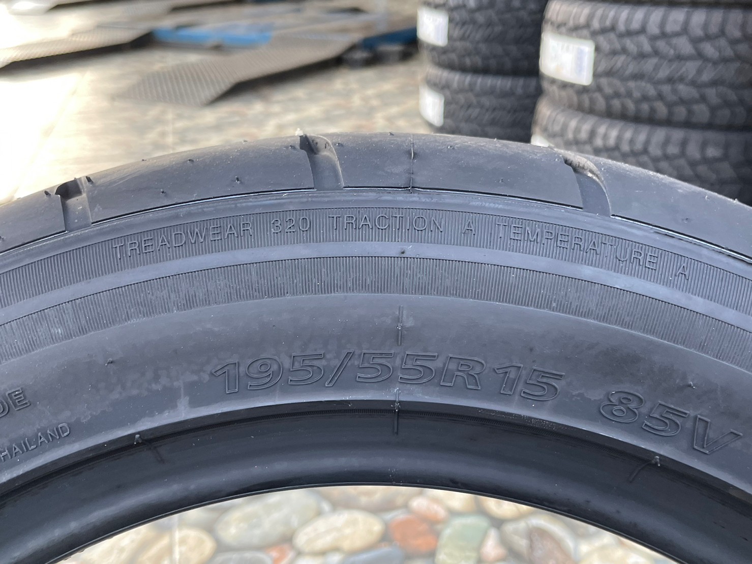 ยางสปอร์ตลายซิ่ง คุณภาพดี Lansail RS009 195/55R15