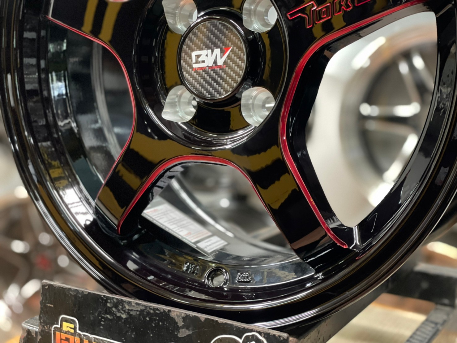 ล้อแม็กซ์ขอบ15 Brightwheels BW-57 ขอบ15 กว้าง7 ออฟ35 4รู100 สีดำข้างก้านไดร์แดง(F/B ED RED)