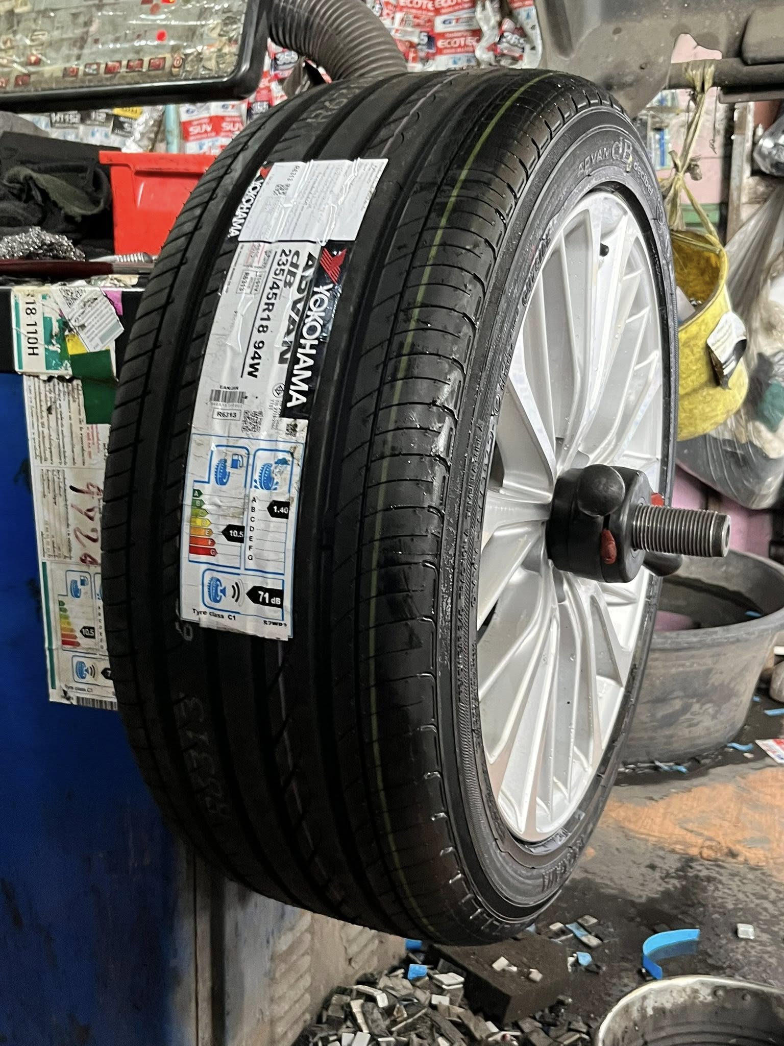 TOYOTA_CAMRY🚘เปลี่ยนยาง 🛞🐘#YOKOHAMA_V551V_235/45R18