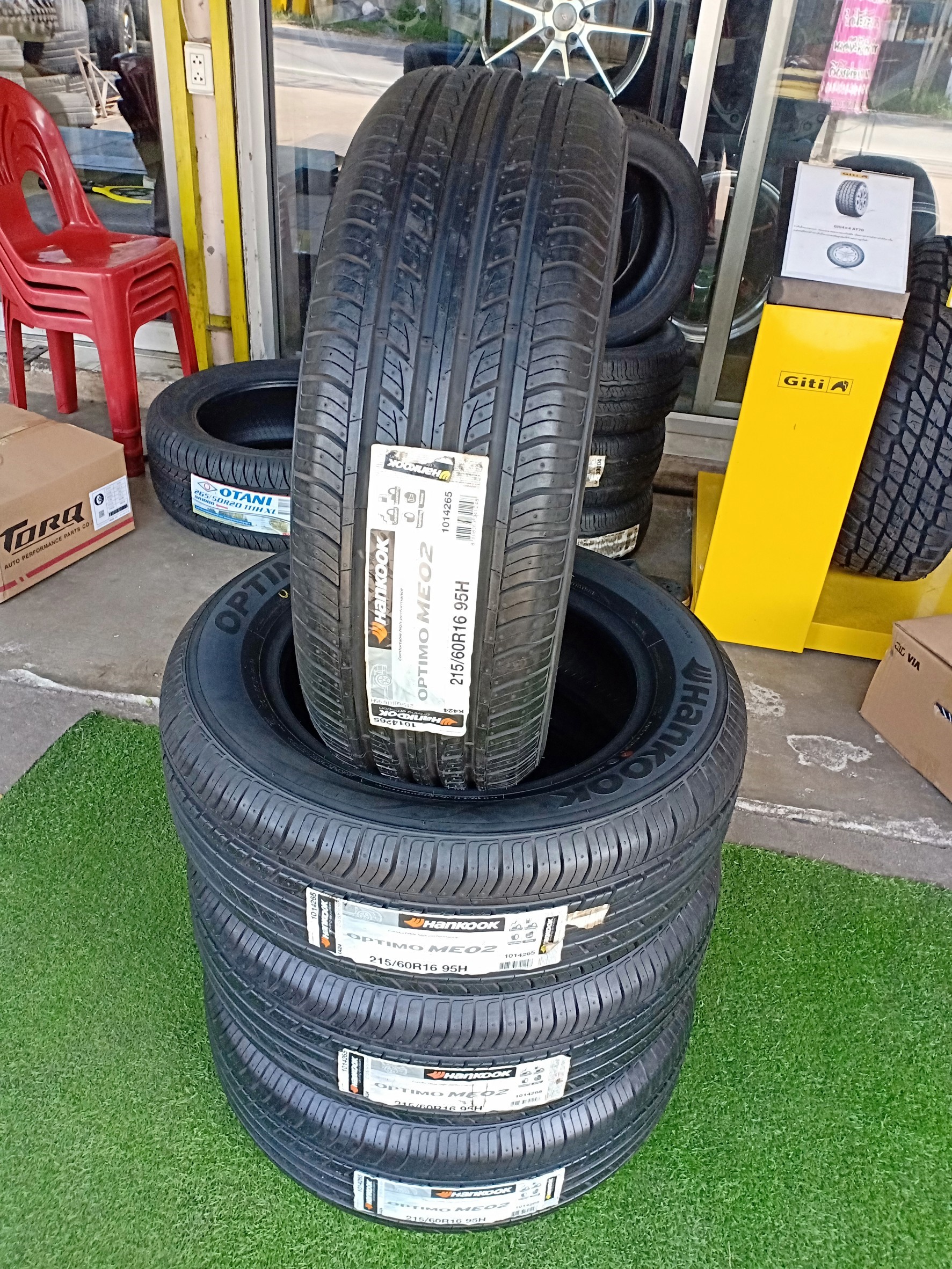 ยางใหม่ Hankook Optimo ME02 215/60R16 ยางปี17