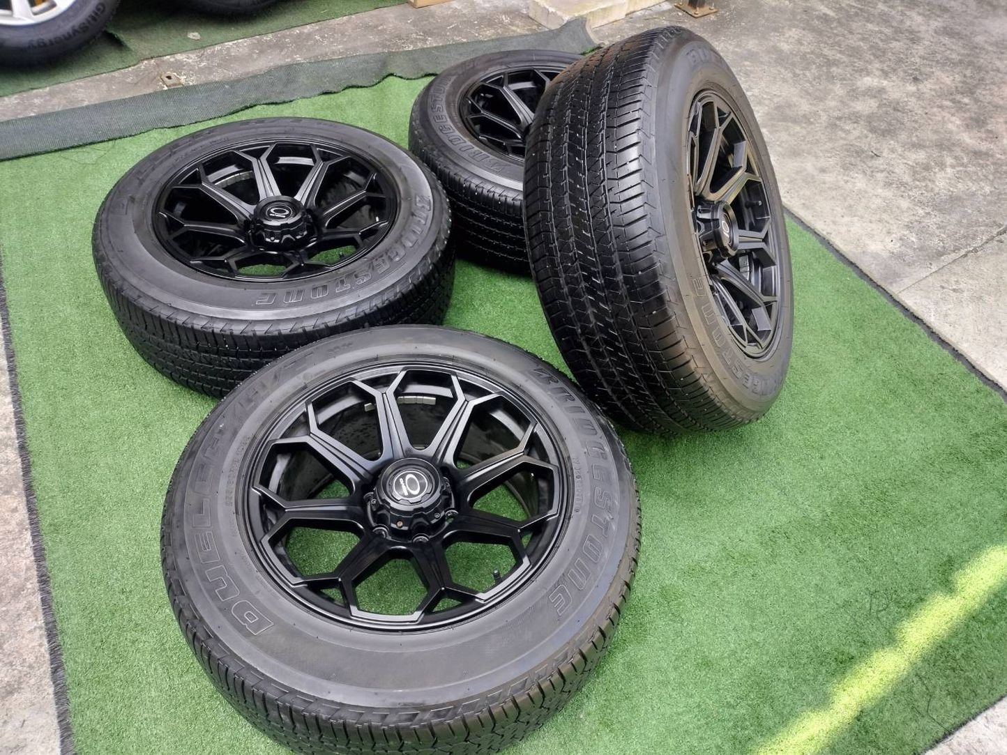ล้อแม็กซ์OASIS-PLAY 18x9 6x139.7 ET+15 พร้อมยาง Bridgestone 255/60R18 ล้อแม็กซ์สภาพสวย
