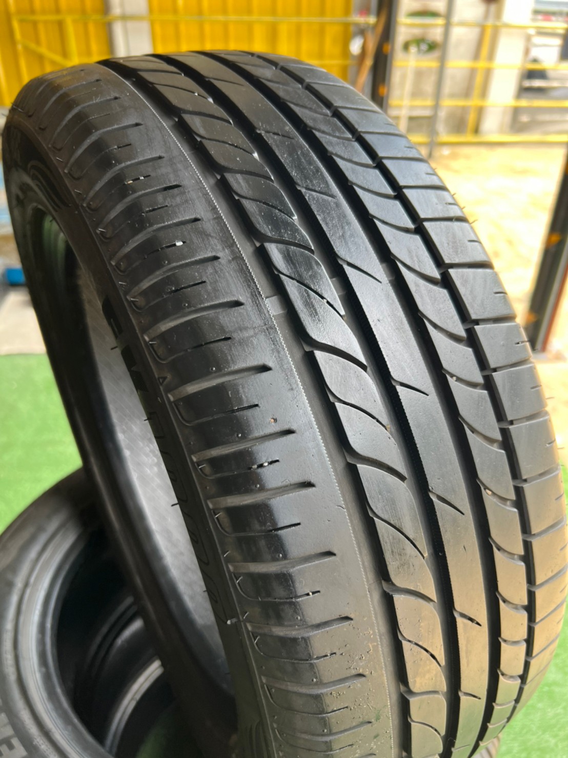 ยางรถกระบะ Bridgestone R611 ปี20 205/70R15 เส้นละ 600