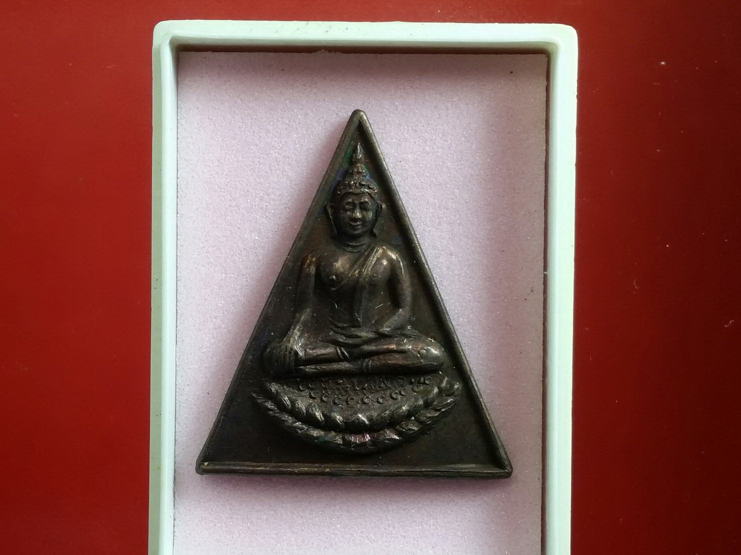 เสนอเหรียญสามเหลี่ยม ไม่มีห่วง หลวงพ่อเกษร วัดท่าพระ ธนบุรี กรุงเทพ ฯ